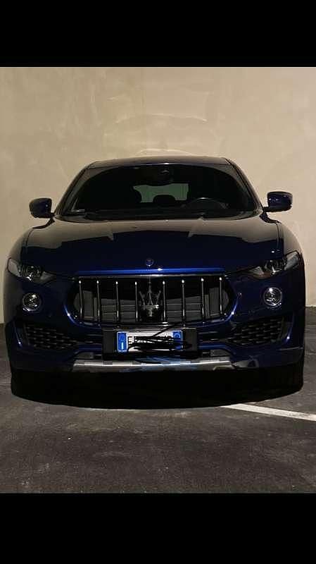 Usata Maserati Levante GranLusso 250 CV (183 kW) 2018 Blu/azzurro SUV