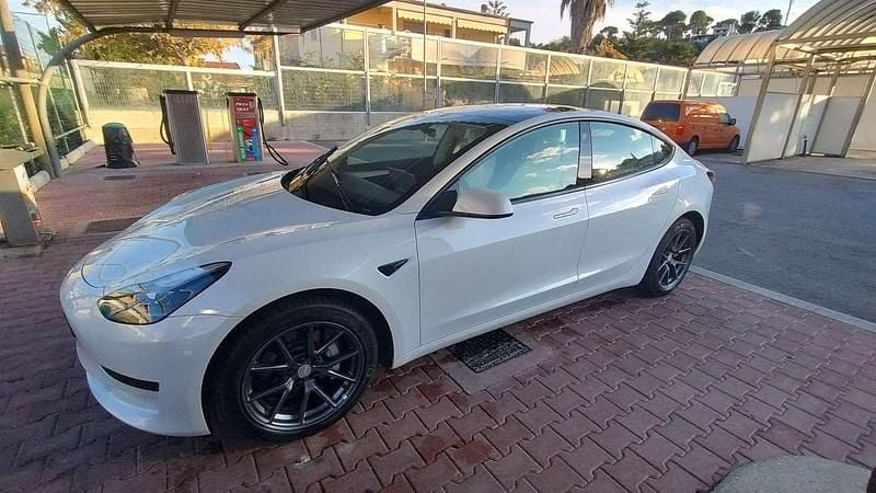 Usata 2023 Tesla Model 3 Standard Range Tre volumi | 26.900 € (Ottimo prezzo) - Immagine 1/4