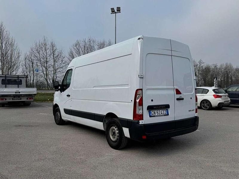 Usata Renault Master 150 CV (110 kW) 2023 Bianco puro Monovolume