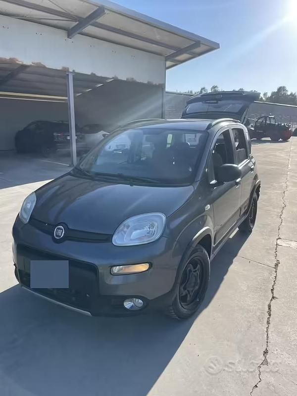 Usata Fiat Panda 4x4 95 CV (69 kW) 2017 Grigio Utilitaria