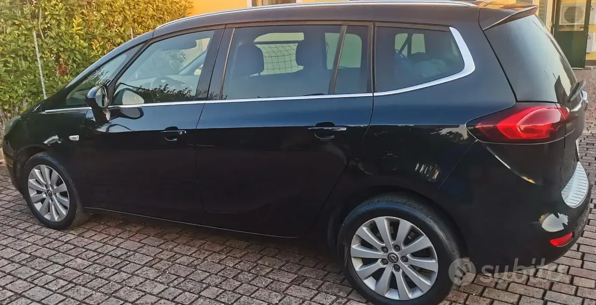 Usata Opel Zafira Tourer Cosmo 150 CV (110 kW) 2013 Nero Monovolume