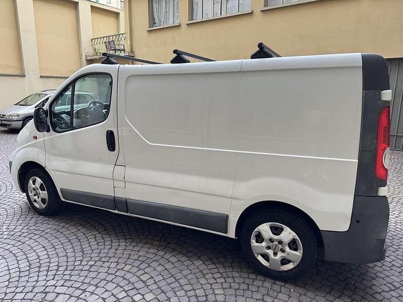 Usata Opel Vivaro 114 CV (83 kW) 2010 Bianco Monovolume