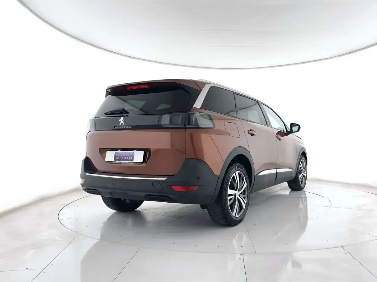 Usata Peugeot 5008 Allure 131 CV (96 kW) 2021 Marrone metallizzato SUV