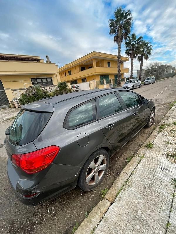 Usata Opel Astra 95 CV (69 kW) 2011 Grigio Station wagon