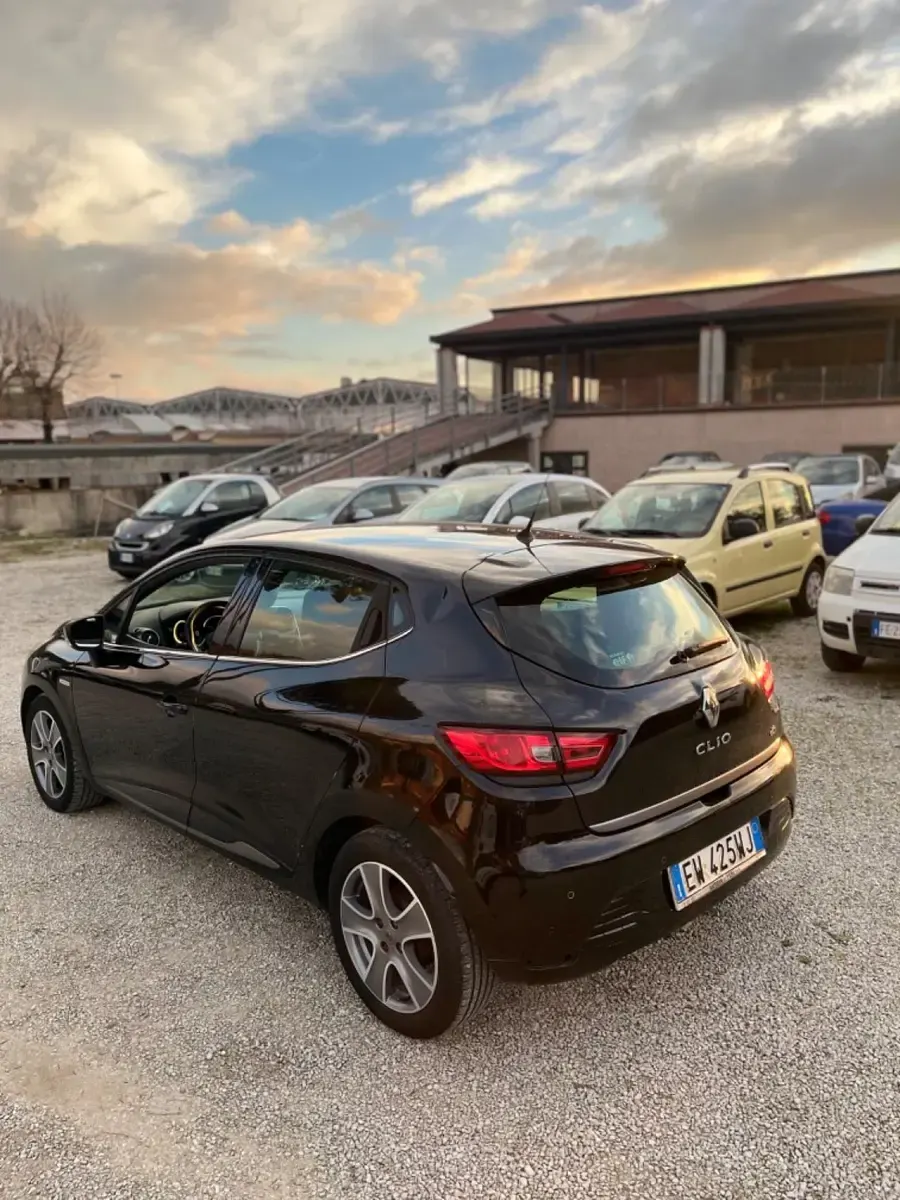 Usata Renault Clio 74 CV (54 kW) 2015 Nero Utilitaria
