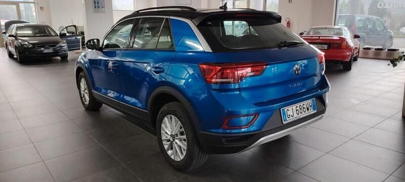 Usata VW T-Roc Life 110 CV (80 kW) 2022 Blu SUV