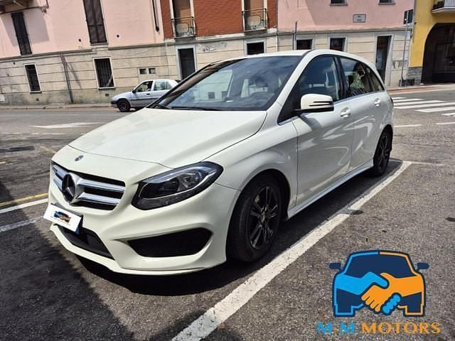 Usata Mercedes B200 AMG 136 CV (100 kW) 2017 Bianco Monovolume