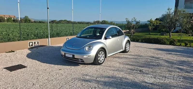Usata VW New Beetle Highline 90 CV (66 kW) 2002 Grigio Utilitaria