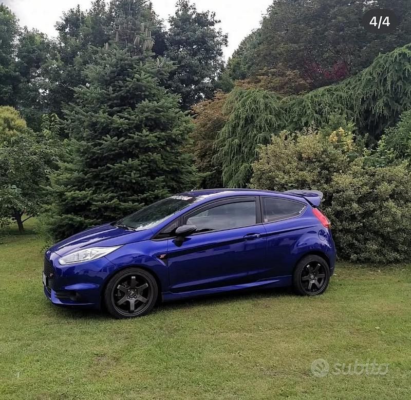 Blu Usata 2013 Ford Fiesta ST Tre volumi | 12.500 € (Buon prezzo) - Immagine 1/4