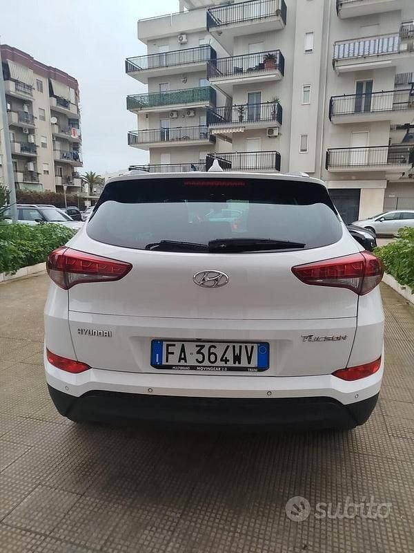 Usata Hyundai Tucson Xpossible 115 CV (84 kW) 2016 Bianco SUV