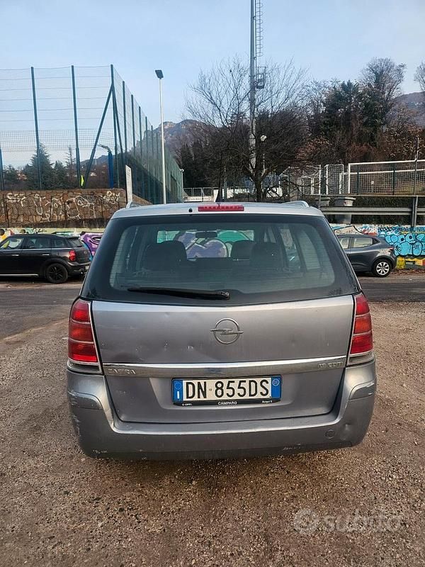 Usata Opel Zafira 2006 Grigio Monovolume