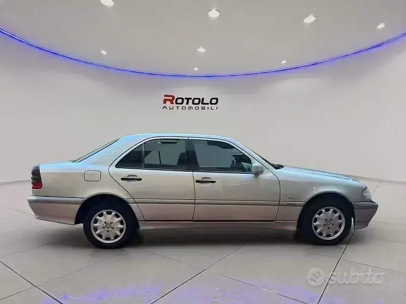 Usata Mercedes C200 192 CV (141 kW) 1997 Grigio Berlina