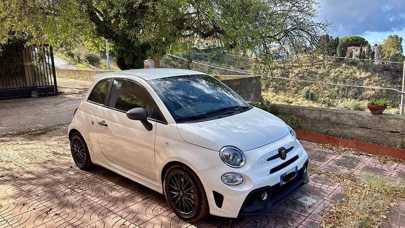 Usata Abarth 695 180 CV (132 kW) 2024 Bianco Utilitaria