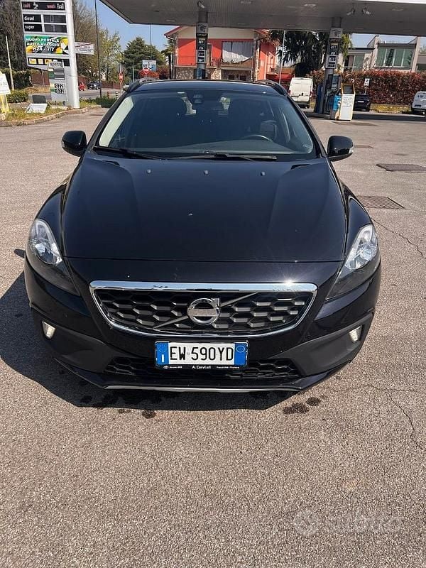 Usata Volvo V40 116 CV (85 kW) 2014 Nero Berlina