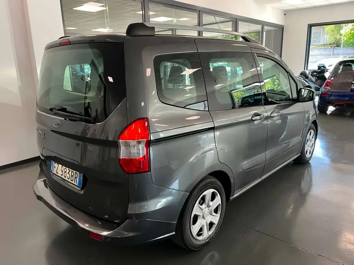 Usata Ford Tourneo Courier 101 CV (74 kW) 2019 Grigio Monovolume