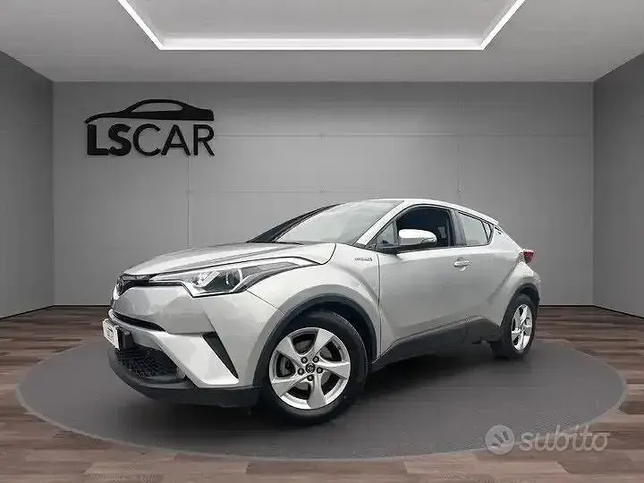 Begagnad Toyota C-HR Active 116 HK (85 kW) 2018 Grå SUV