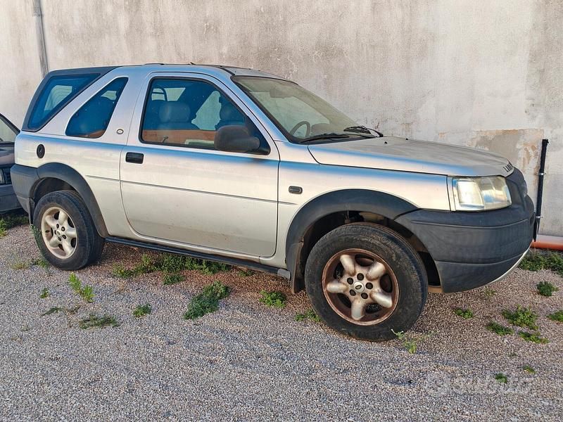 Usata Land Rover Freelander 111 CV (81 kW) 2002 Argento SUV