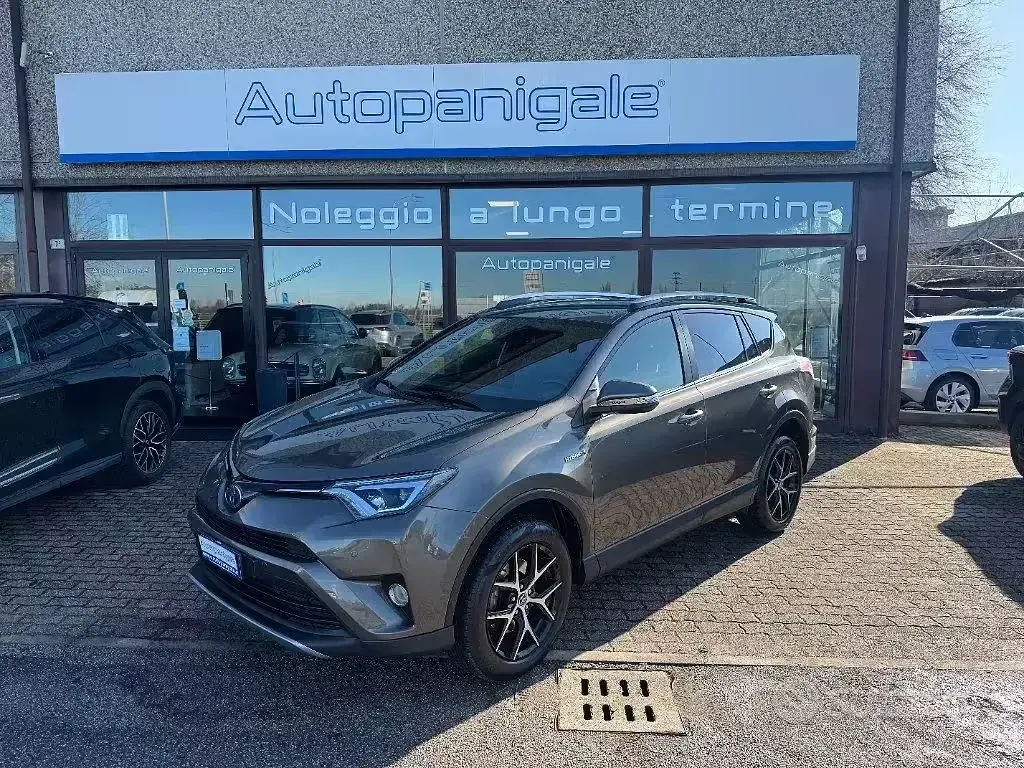 Usata Toyota RAV4 Hybrid Lounge 155 CV (114 kW) 2017 SUV