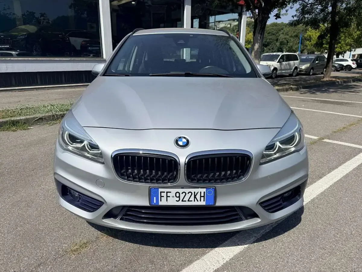 Usata BMW 218 Gran Tourer Sport Line 150 CV (110 kW) 2016 Argento Monovolume