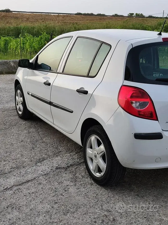 Usata Renault Clio III 68 CV (50 kW) 2008 Berlina