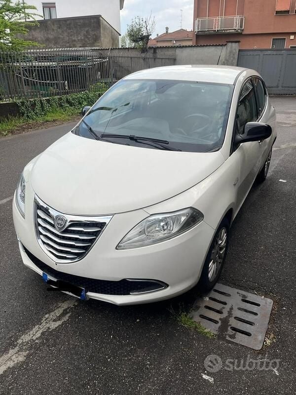 Usata Lancia Ypsilon Silver 69 CV (50 kW) 2014 Bianco Utilitaria