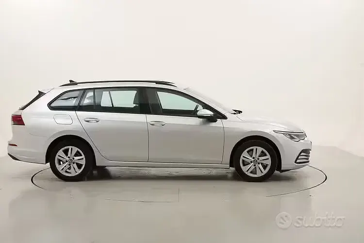 Usata VW Golf VIII Life 116 CV (85 kW) 2022 Grigio Station wagon