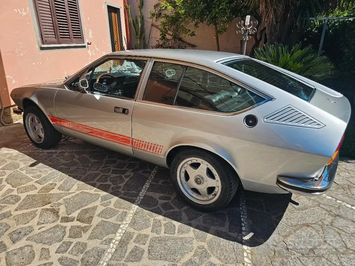 Begagnad Alfa Romeo Alfetta GT/GTV 1970 Grå Sportkupé
