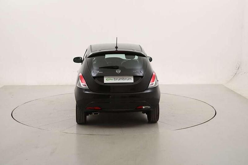 Usata Lancia Ypsilon Gold 69 CV (50 kW) 2021 Nero Utilitaria