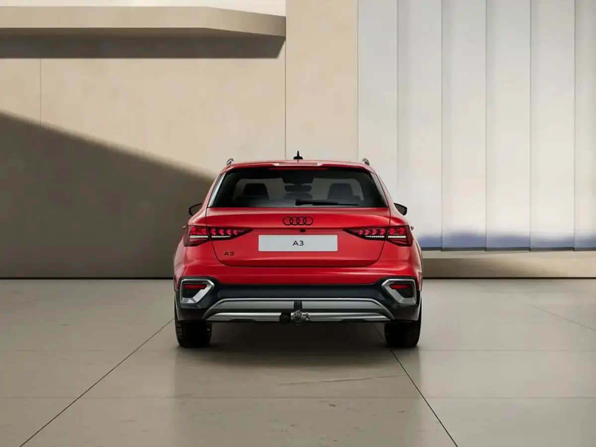Nuova Audi A3 S-Line 150 CV (110 kW) 2026 Rosso progressivo metallizzato Berlina