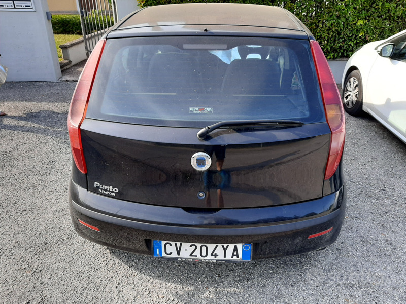 Usato 2005 Fiat Punto Benzin (1.300 €)