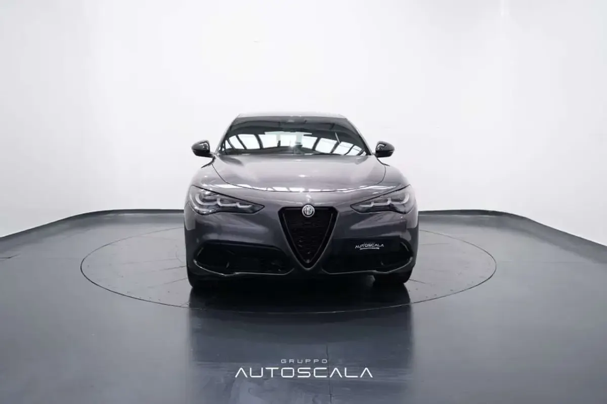 Usata Alfa Romeo Stelvio Sprint 160 CV (117 kW) 2024 Grigio vesuvio SUV