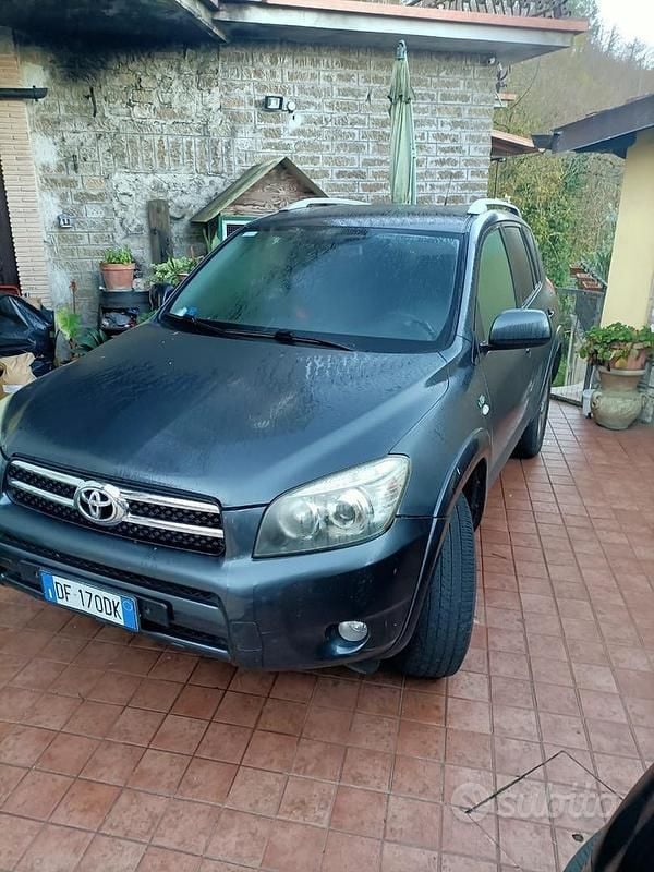 Usata 2006 Toyota RAV4 Luxury Station wagon | 4000 € (Ottimo prezzo) - Immagine 1/1