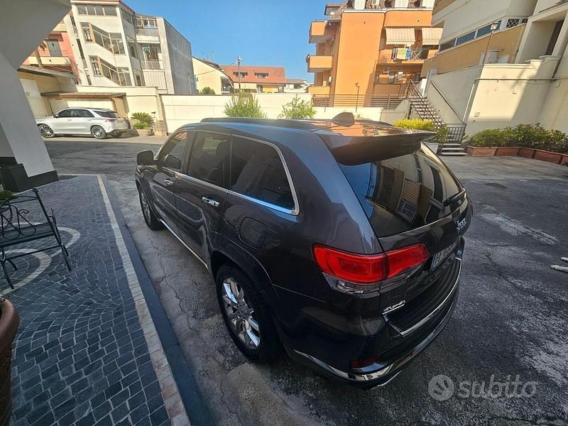 Usata Jeep Cherokee 140 CV (102 kW) 2016 Grigio SUV