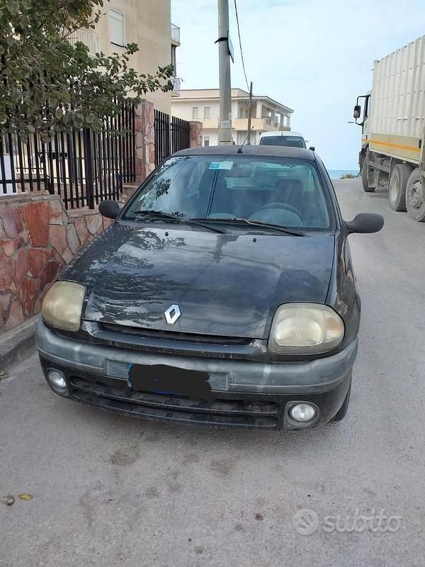 Usata Renault Clio II 58 CV (42 kW) 2000 Nero Utilitaria