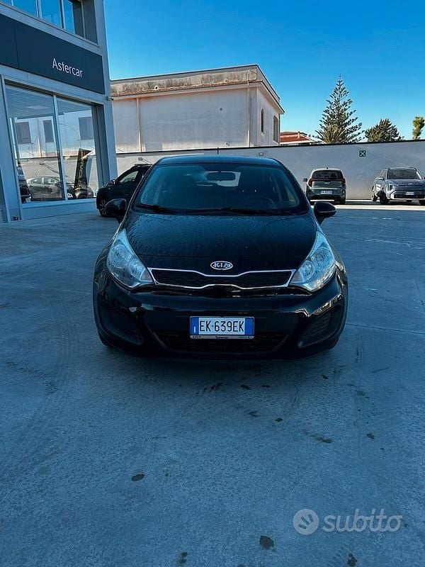 Usata Kia Rio EX 89 CV (65 kW) 2012 Nero Berlina