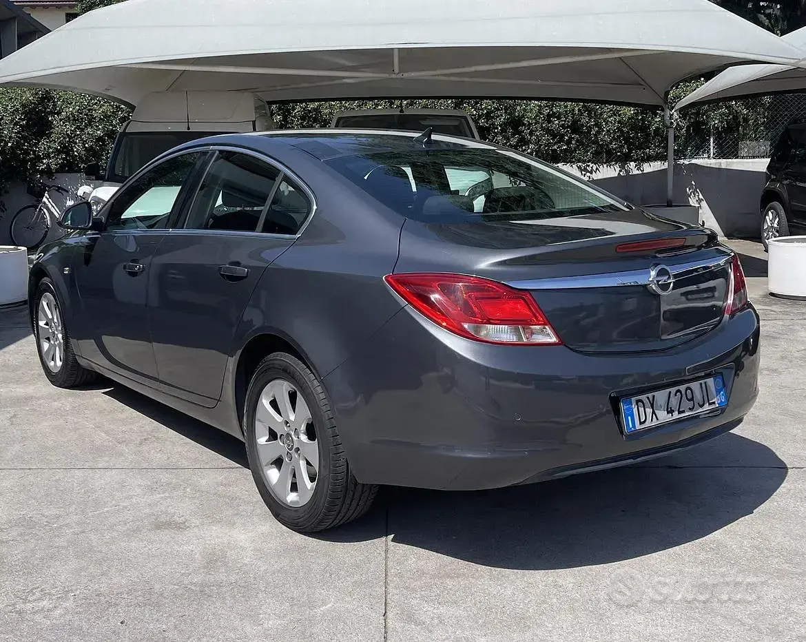 Usata Opel Insignia 130 CV (95 kW) 2009 Grigio Berlina