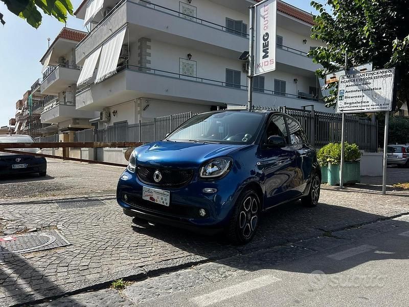 Usata Smart ForFour Prime 71 CV (52 kW) 2017 Blu Utilitaria