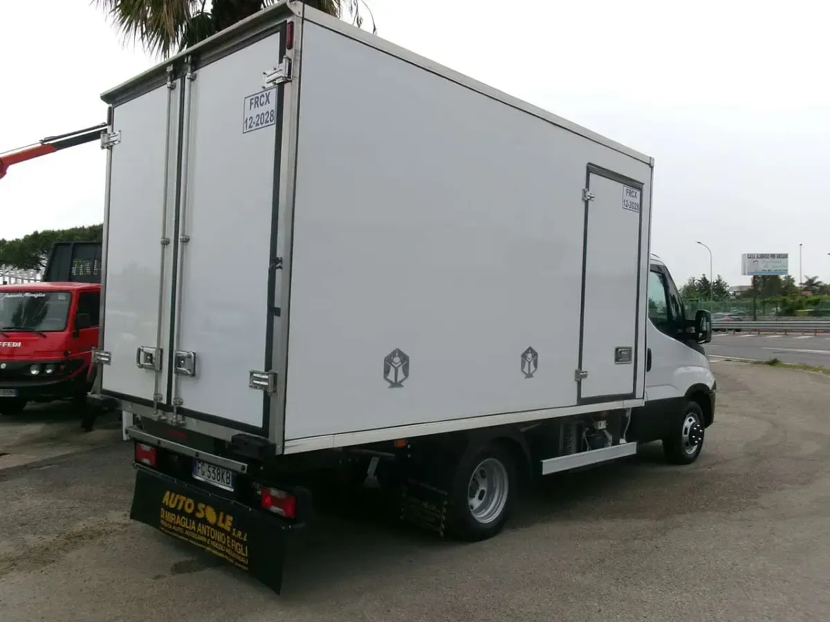 Usata Iveco Daily 145 CV (106 kW) 2016 Bianco