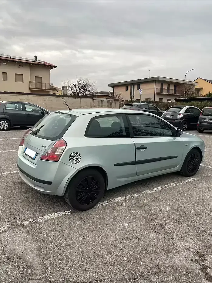 Usata Fiat Stilo Active 103 CV (75 kW) 2003 Grigio Berlina