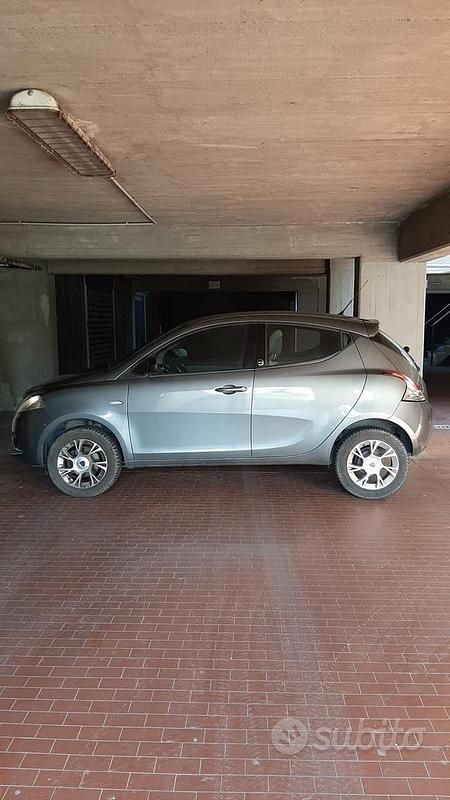 Usata Lancia Ypsilon Platinum 2016 Grigio Utilitaria