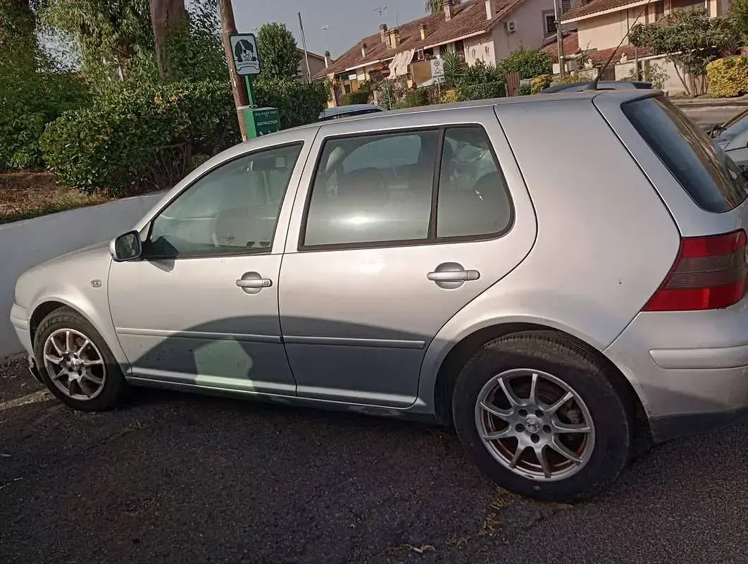Usata VW Golf IV Highline 150 CV (110 kW) 2002 Argento Berlina