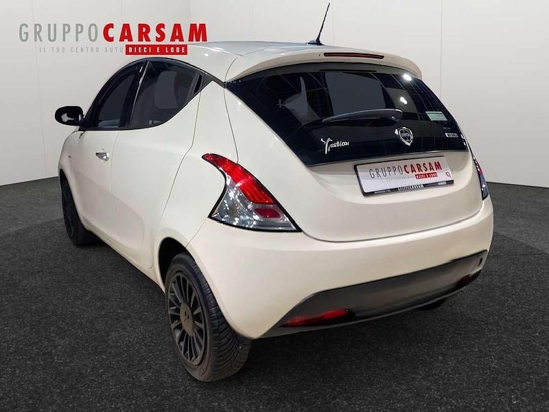Usata Lancia Ypsilon Silver 69 CV (50 kW) 2022 Bianco Utilitaria