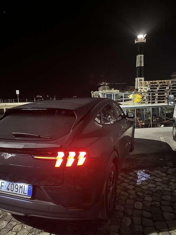 Usata Ford Mustang Mach-E Standard Range 199 kW (271 CV) 2021 Nero SUV