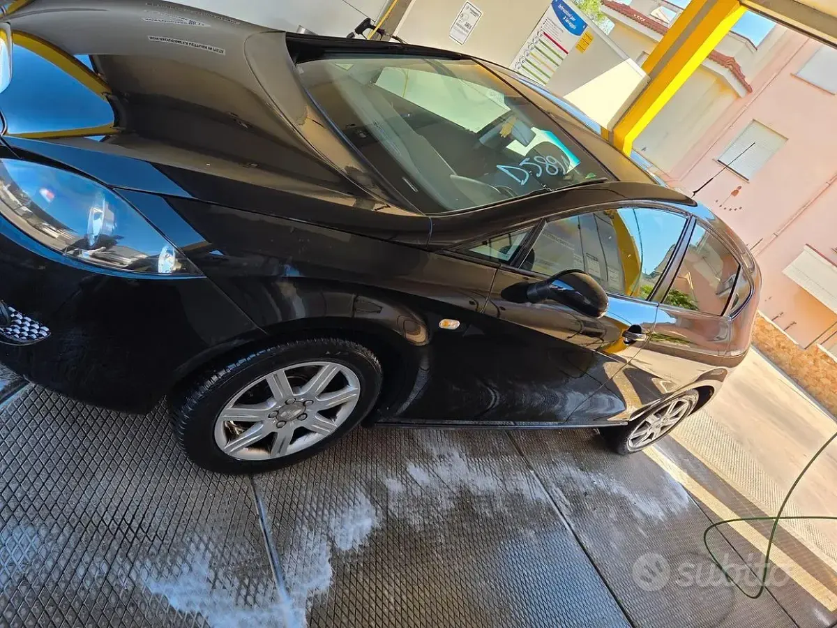 Usata Seat Leon Sport 105 CV (77 kW) 2008 Nero Utilitaria