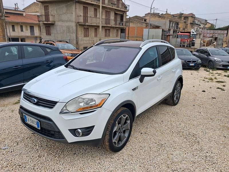 Usado Ford Kuga Titanium 136 CV (100 kW) 2010 Blanco SUV