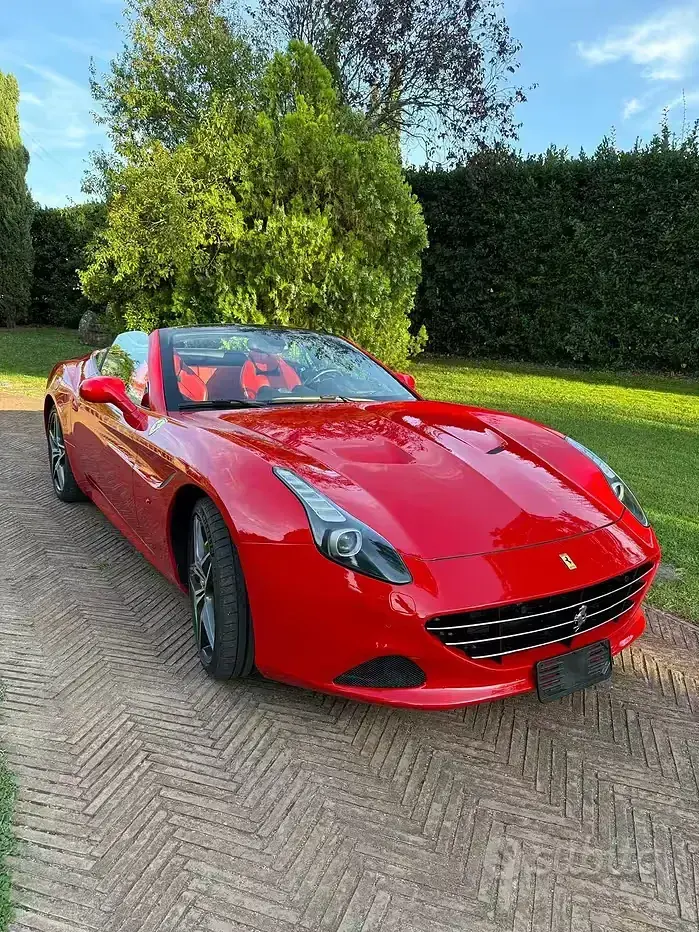 Usata Ferrari California 560 CV (411 kW) 2015 Cabrio