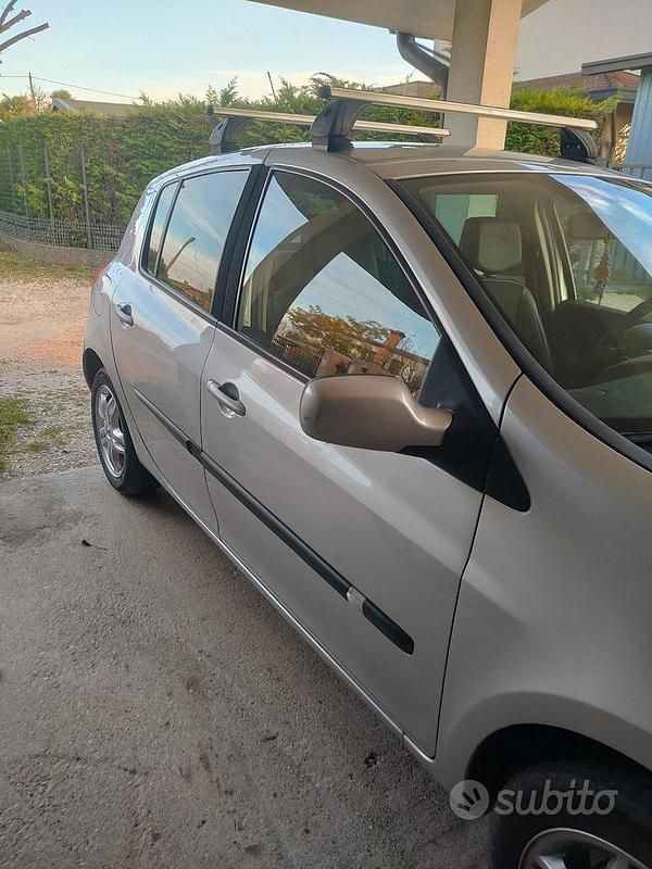 Usata Renault Clio III 75 CV (55 kW) 2008 Grigio Utilitaria