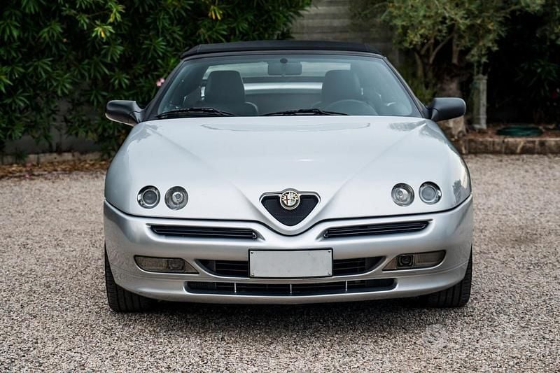 Usado Alfa Romeo Spider 144 CV (105 kW) 1999 Gris Descapotable