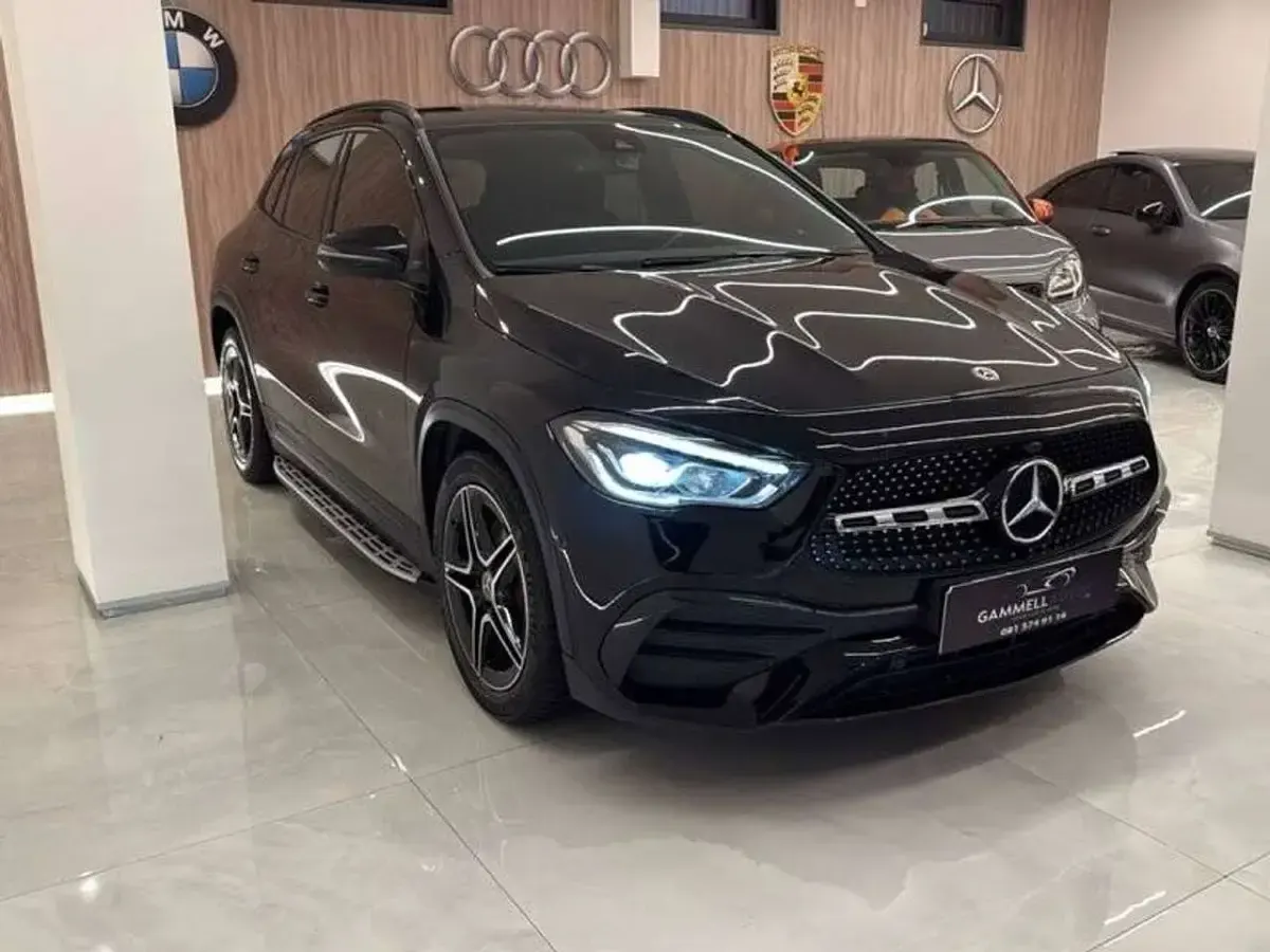Usata Mercedes GLA200 Premium 150 CV (110 kW) 2021 Nero SUV