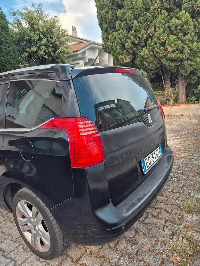 Usata Peugeot 5008 112 CV (82 kW) 2011 Nero Monovolume